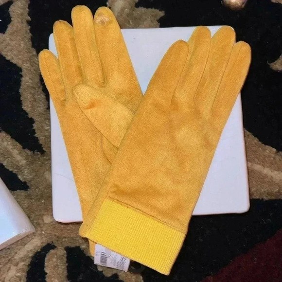 Women’s Gold Vegan Suede Gloves NWT Soft Velvet Inside One Size - Picture 2 of 7
